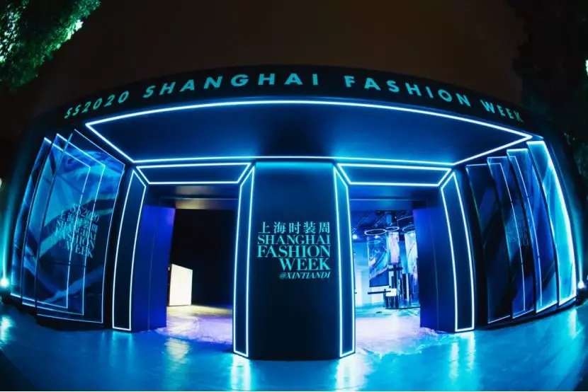 2020春夏上海时装周风尚夜荣耀举行，下季主视觉揭晓官方专栏上海时装周